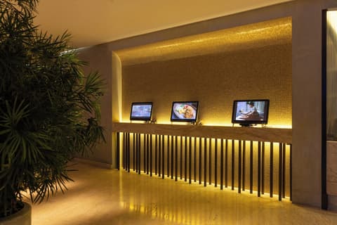 LiT BANGKOK Hotel, Lobby