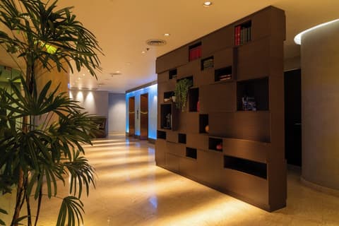 LiT BANGKOK Hotel, Lobby