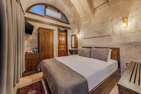 Castle Cave Hotel, Room