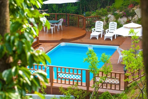 Bellus Rose Pension Hotel, Outdoor pool