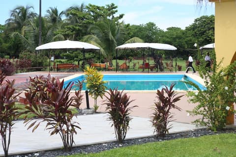 Retaj Moroni Hotel, Pool