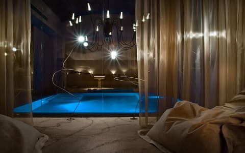 Château Monfort, Pool