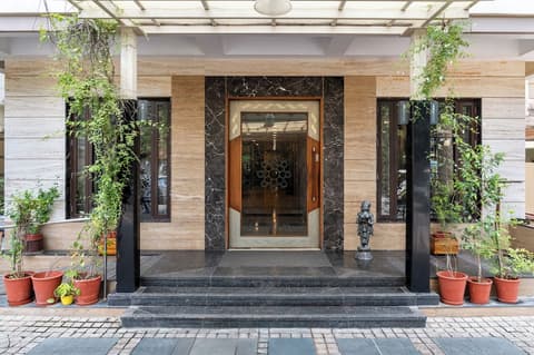 Amantra Comfort Hotel, Interior entrance