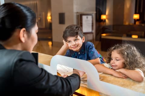 Swissotel Al Ghurair, Reception