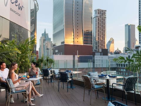 Novotel Bangkok Platinum, Bar (on property)