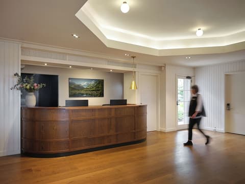 Suncourt Hotel & Conference Centre, Reception