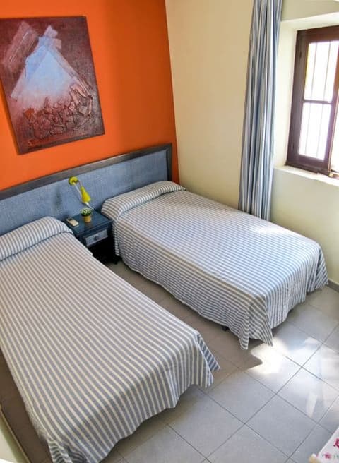 Apartamentos Larga 70, Room