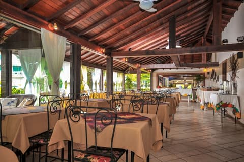 Aguabúzios Hotel, Restaurant