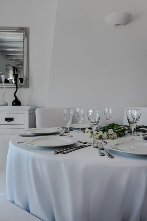 Anema Boutique Hotel & Villas Santorini, In-room dining