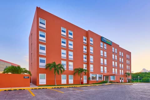 City Express Junior by Marriott Cancun, Exterior