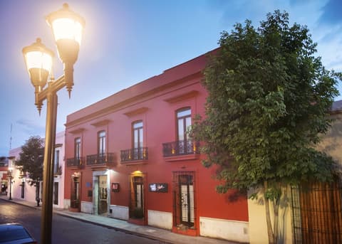 Hotel Abu, Front of property