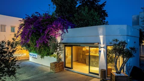 Costa Maya Hotel, Reception