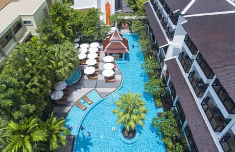 Centara Anda Dhevi Resort and Spa Krabi, Indoor/outdoor pool
