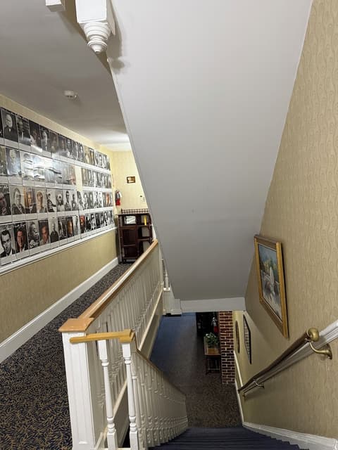The Baron Hotel, Handrails in stairways