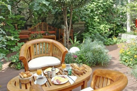 Hotel Alhambra, Outdoor dining