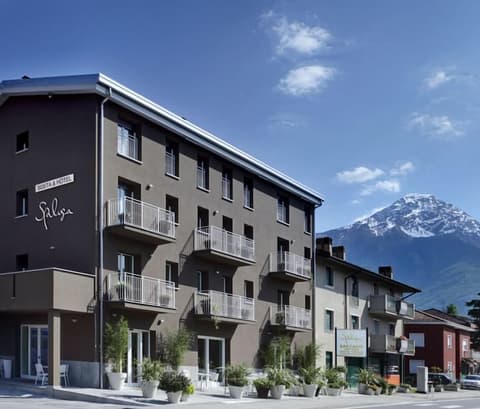 Spluga Sosta & Hotel, Front of property