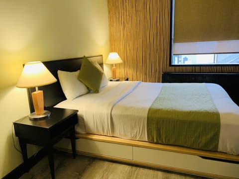 Hotel at the Waldorf, Room