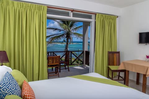 Ocean Spray Apartments, Room