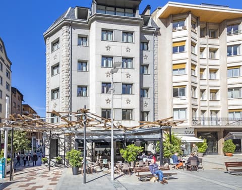 Hotel Tudel, Front of property