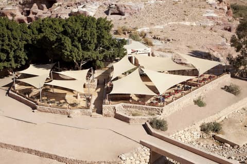 Petra Guest House, Restaurant