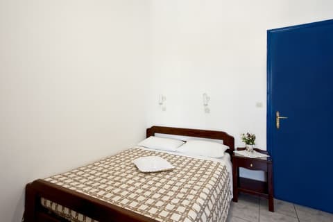 Ancient Thera Studios, Room