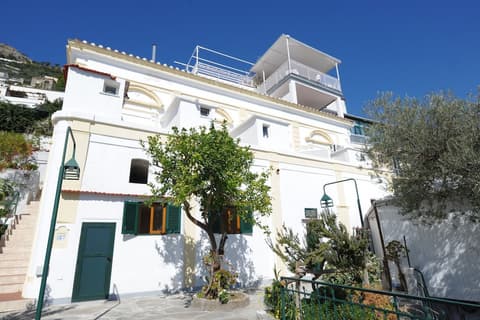Hotel Torre Saracena, Front of property