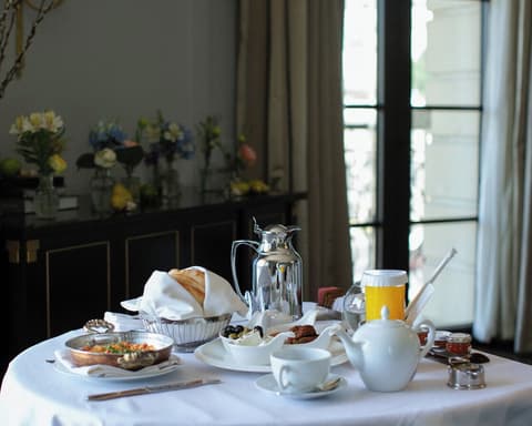 Four Seasons Hotel Baku, In-room dining