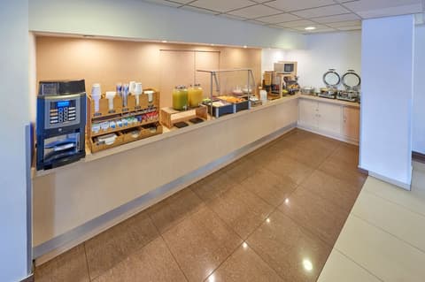 City Express by Marriott Manzanillo, Breakfast meal