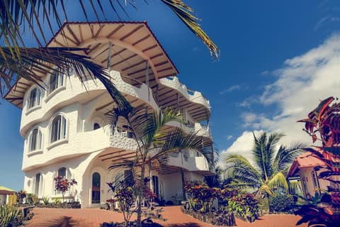Angermeyer Waterfront Inn, Front of property