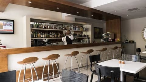 Ascot Boutique Hotel, Bar (on property)