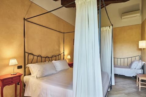Borgo San Giusto, Room