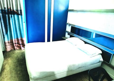 Enzo Trappes by Kyriad Direct, Room