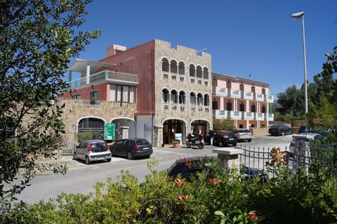 Albergo Residenziale Gli Ontani, Front of property