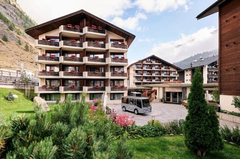Hotel Ambassador Zermatt, Property entrance