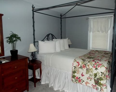 The Vermont Inn, Room