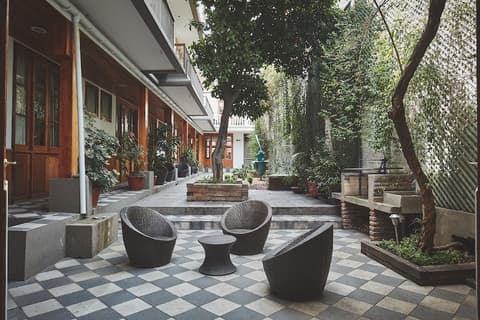 Hotel Loreto, Courtyard