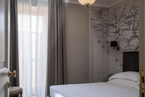 La Dépendance, Room