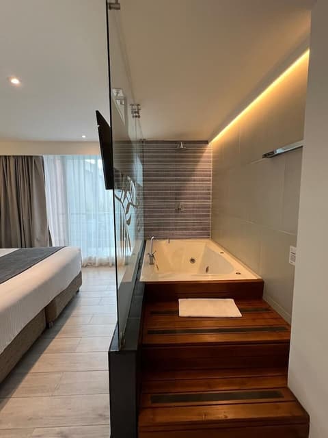ZiOne Luxury Hotel Pereira, Private spa tub