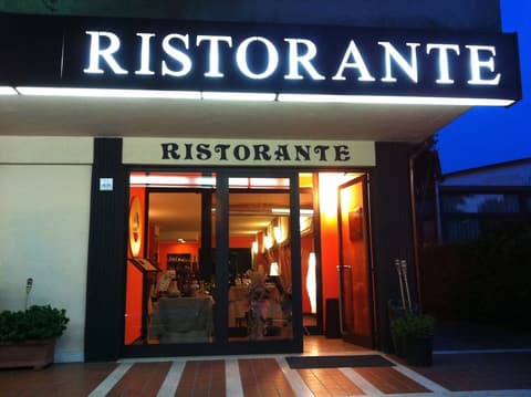 Hotel Cavalieri del Tau, Exterior