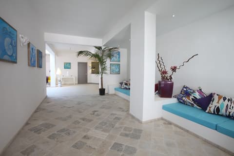 Hotel Cutimare, Lobby sitting area