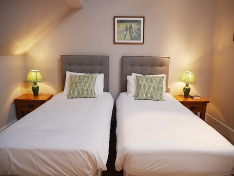 Bear and Ragged Staff, Room