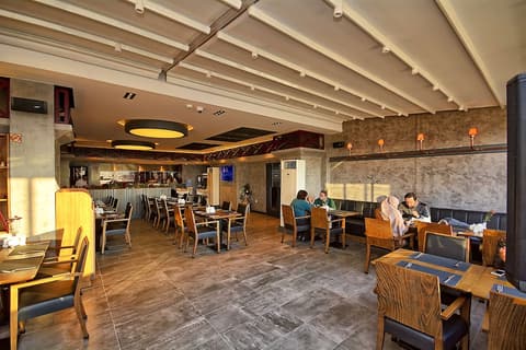 Samir Deluxe Hotel, Restaurant