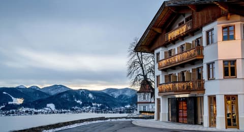 Das Tegernsee, Interior entrance