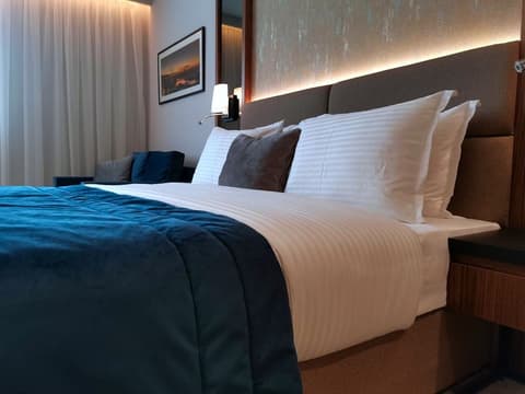 Central Point Hotel, Room