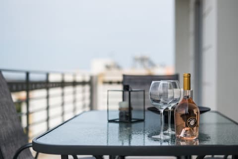 Thresh Apartments Airport by Airstay, Terrace/patio