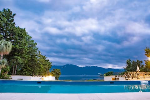 Hotel Los Olivos, Outdoor pool