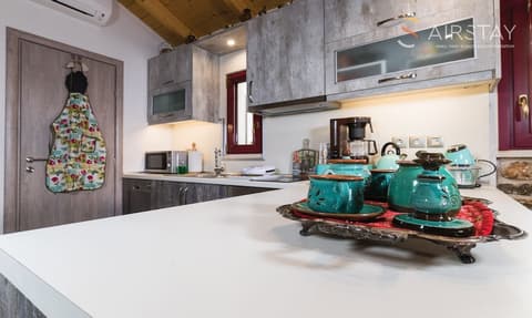 Orianna Apartment Airport by Airstay, Private kitchen