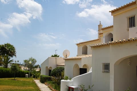 Turiquintas, Exterior