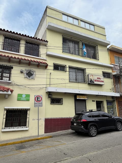 Hotel Metropolitano, Front of property