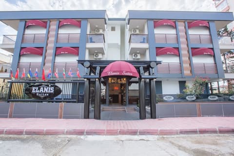 Elanis Suites, Property entrance